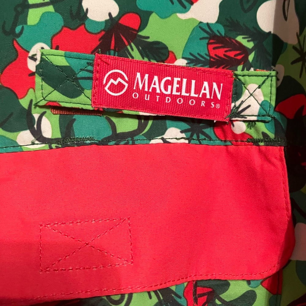 Magellan Men’s fishing gear holiday camo short sleeve top - Picture 4 of 9
